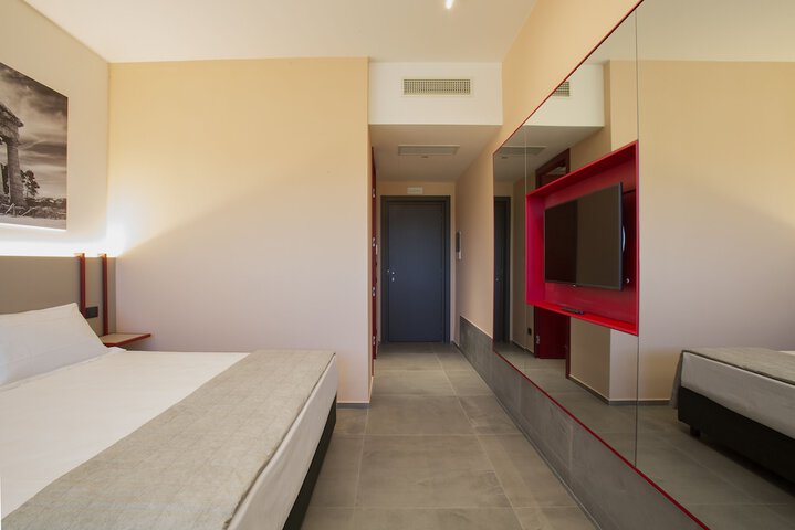 Room 6 of 123