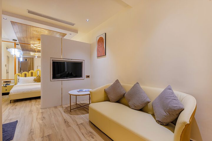 Room 16 of 35