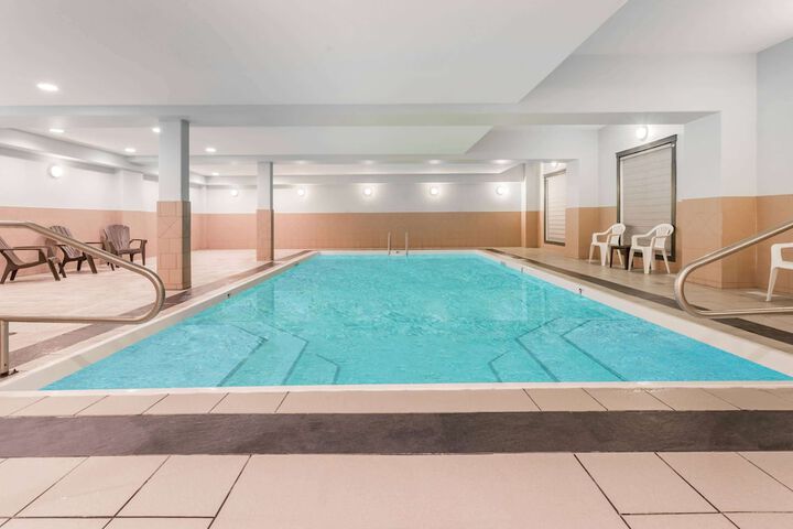 Hotel Pool