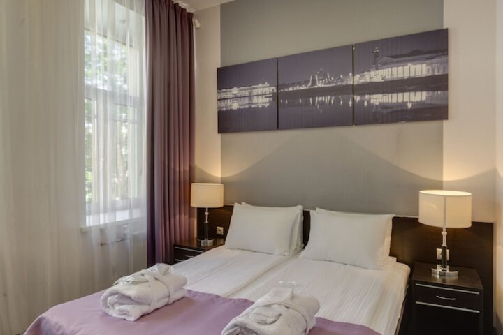 Room 28 of 65