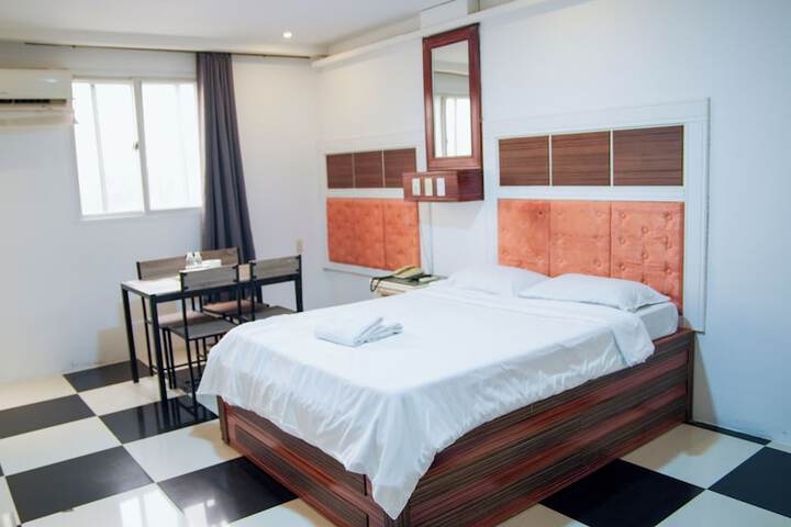 Room 29 of 127