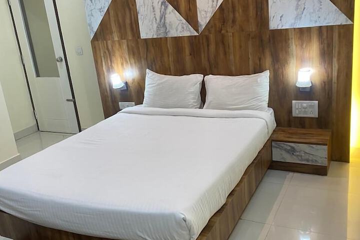 Room 21 of 34