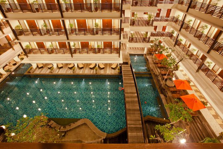 Pool Hotel