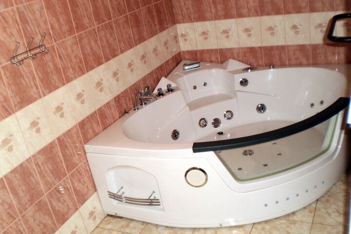 Hot Tub 11 of 30