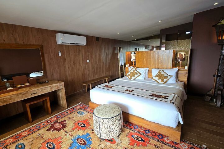 Room 6 of 49