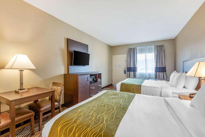 2 Queen Beds (4 of 10)