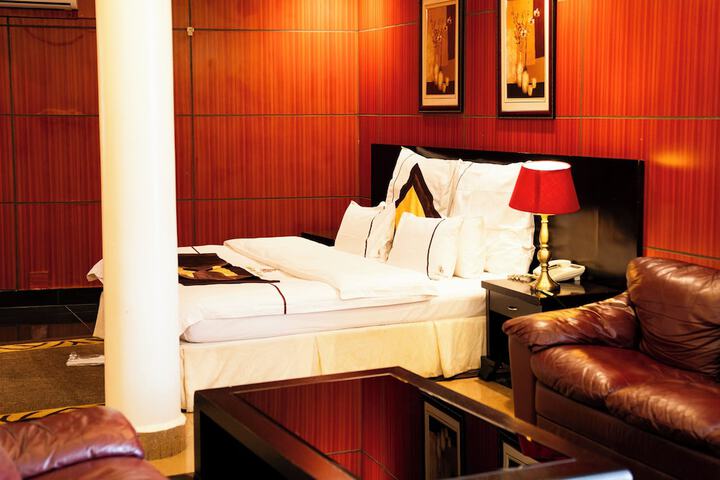 Room 4 of 39