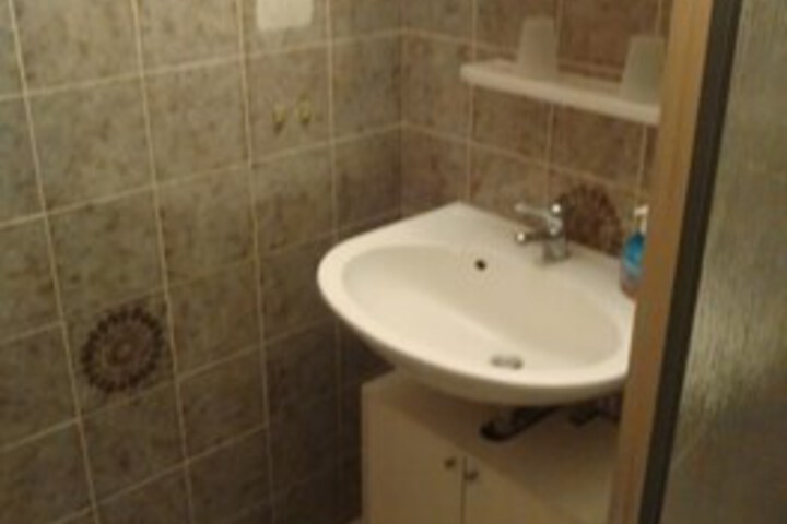 Room 4 of 43