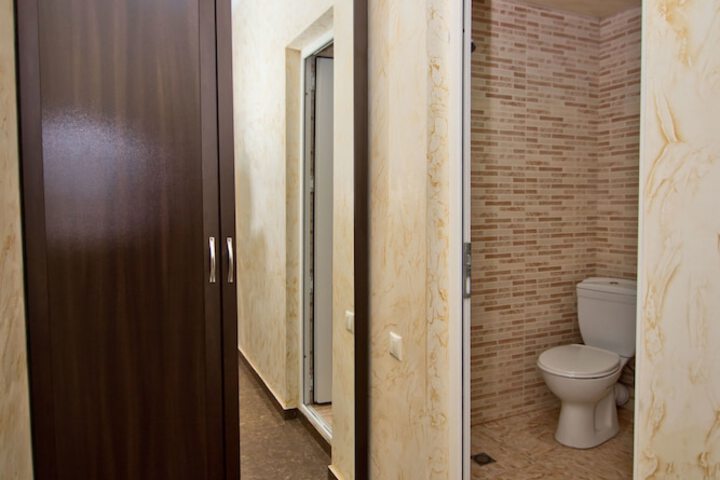 Room 18 of 93
