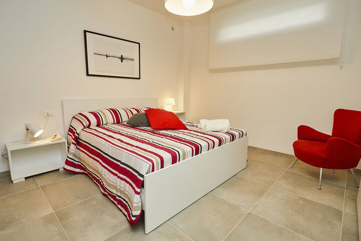 Room 2 of 20