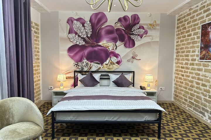 Room 5 of 28