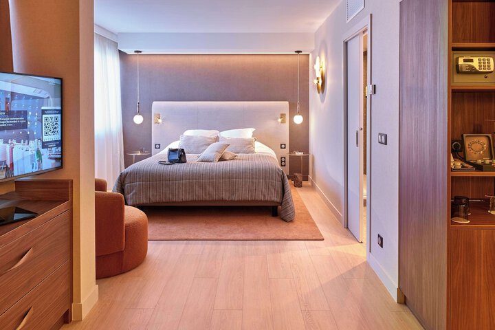 Room 4 of 40