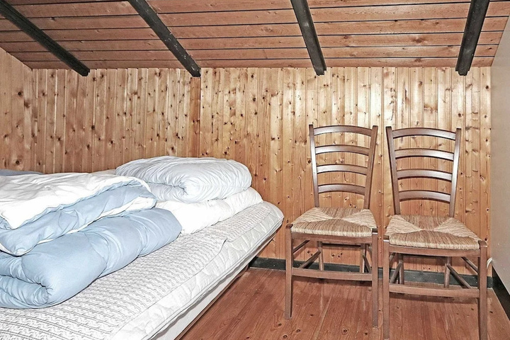 Room 4 of 15