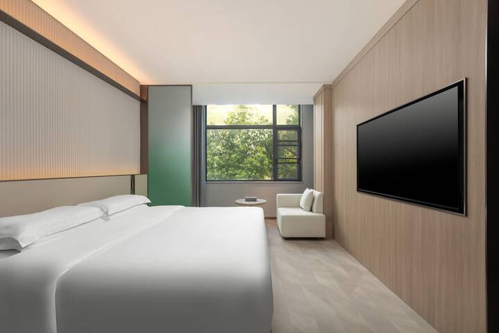 Room 7 of 16