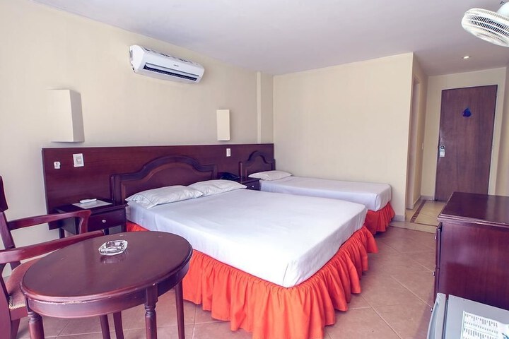 Room 9 of 26