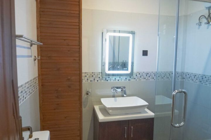 Room 70 of 76