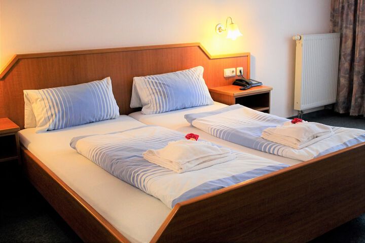 Room 8 of 36