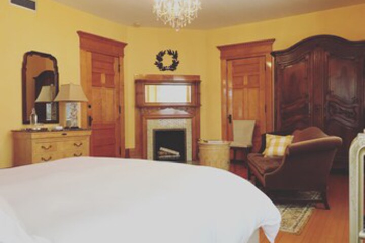 Room 14 of 25