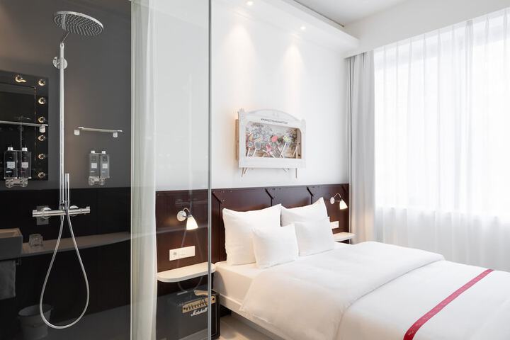 Room 18 of 82