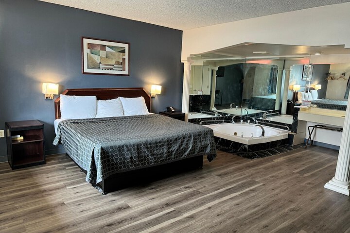 Room 9 of 40