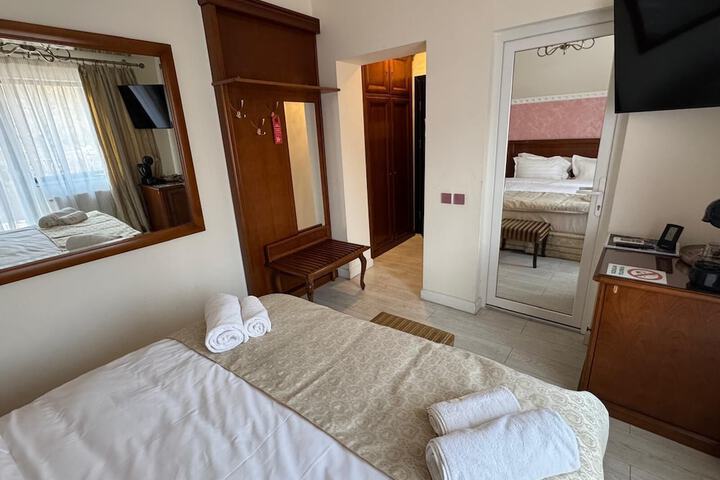 Room 3 of 21