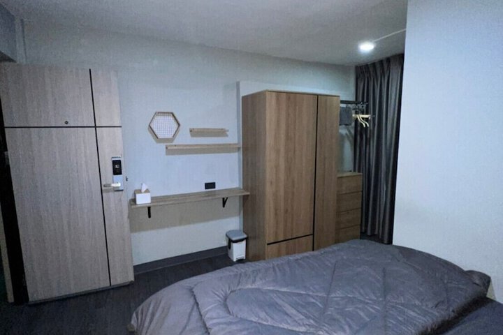 Room 12 of 38
