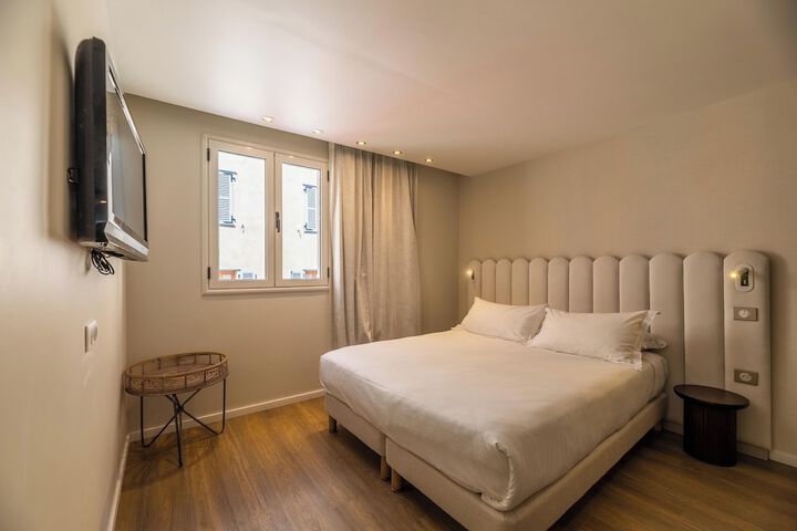 Room 10 of 72