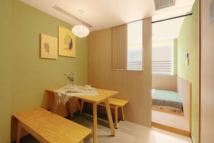 Room 12 of 80