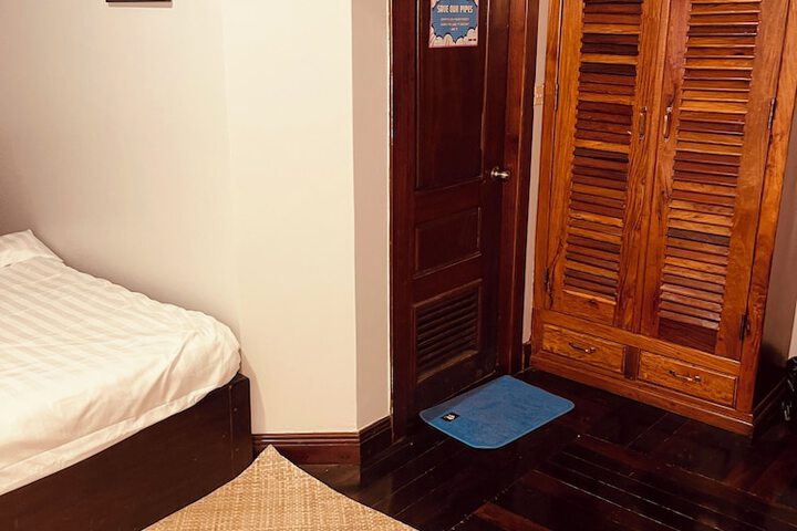 Room 6 of 30