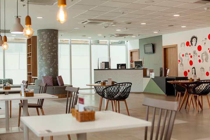 Business Center 70 of 77
