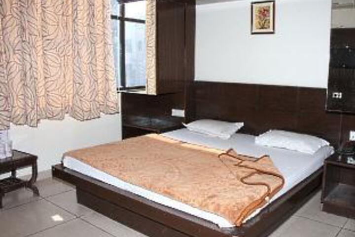 Room 4 of 5