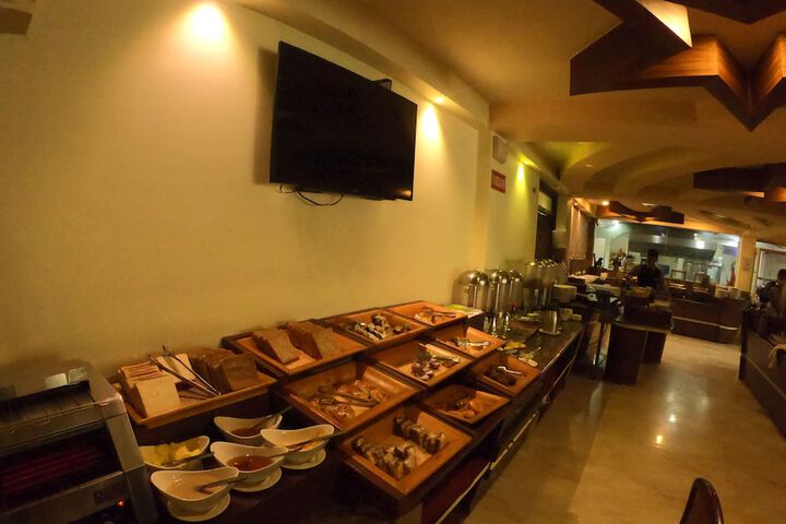 Dining 58 of 88