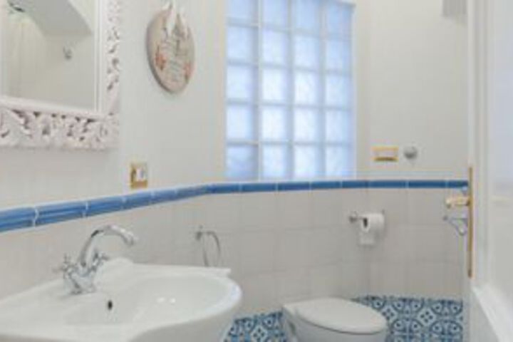 Room 2 of 18