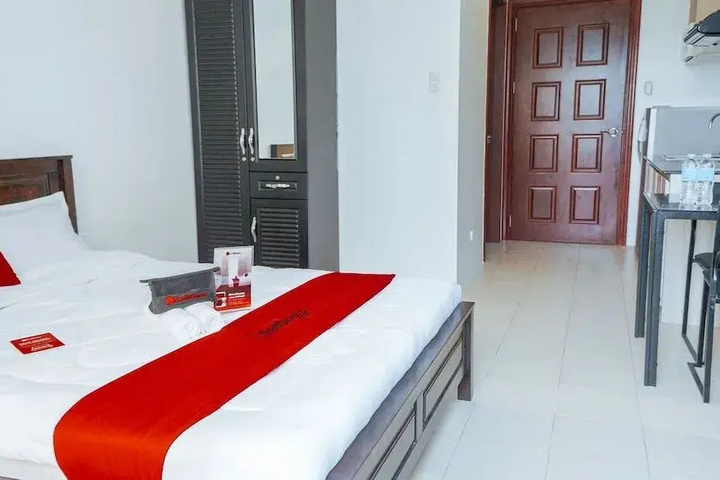 Room 4 of 17