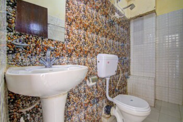 Room 2 of 34