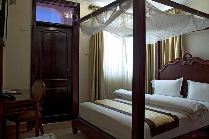 Room 13 of 40