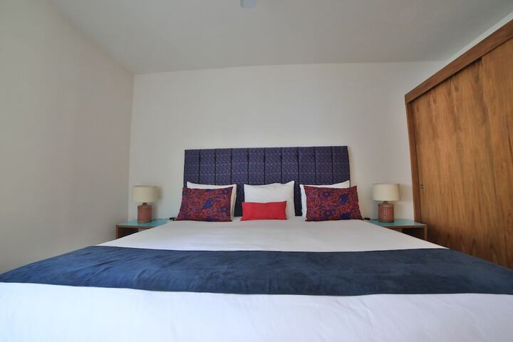 Room 2 of 37