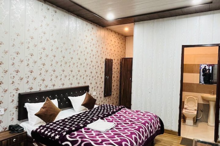 Room 2 of 28