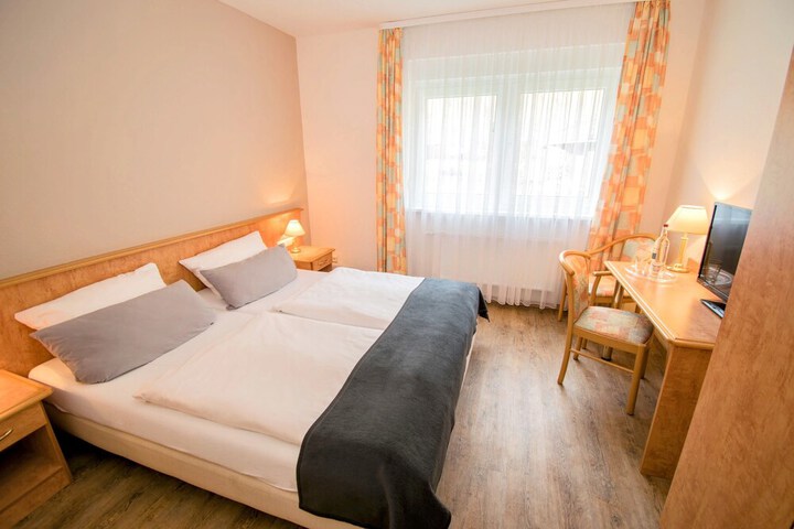 Room 6 of 35