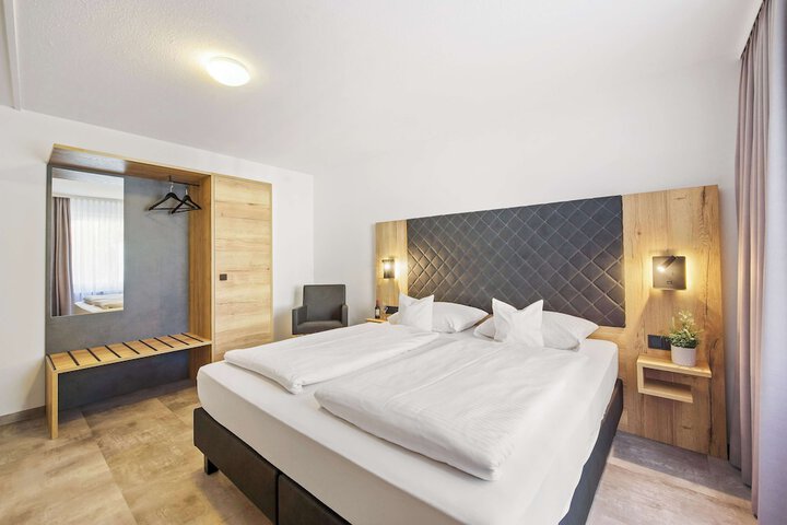 Room 8 of 38