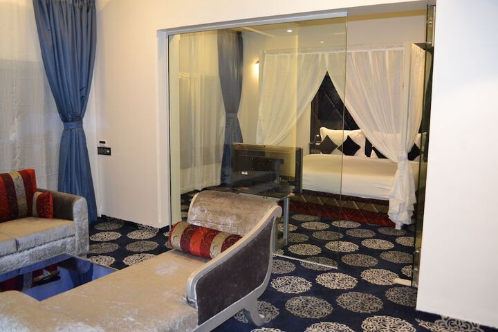 Room 4 of 60