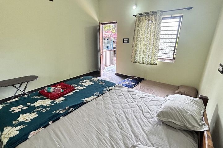 Room 4 of 18