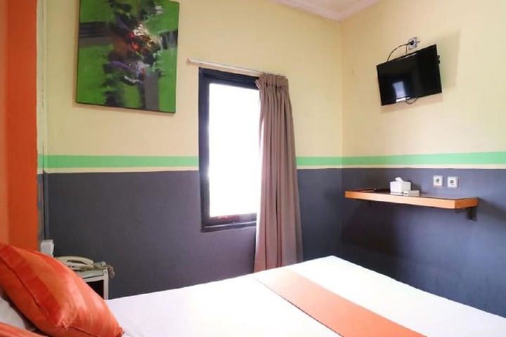 Room 4 of 32