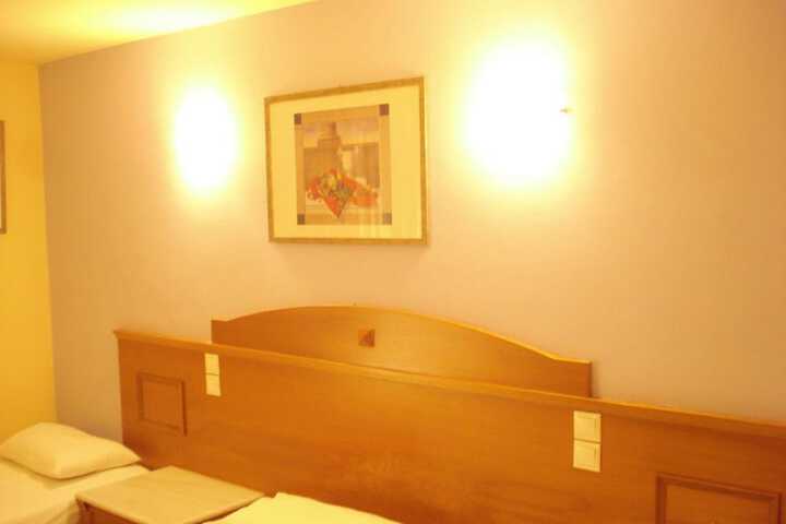 Room 13 of 44