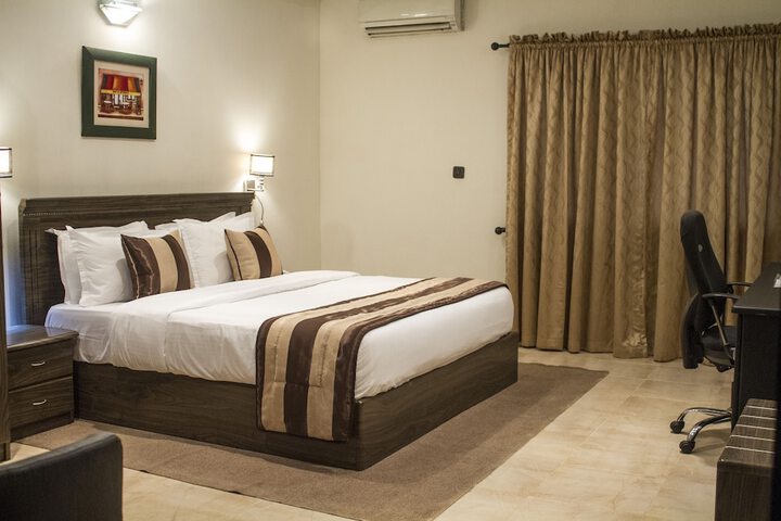 Room 6 of 42