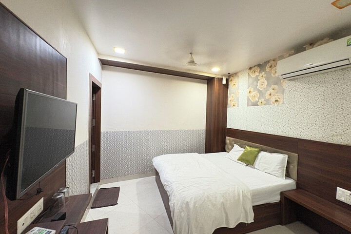 Room 7 of 11