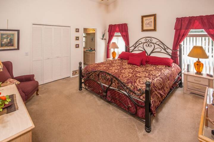 Room 4 of 17