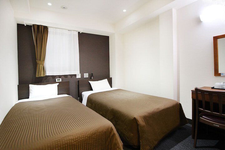 Room 17 of 37