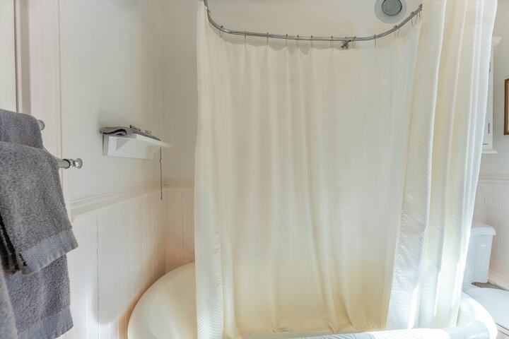 Room 210 of 268