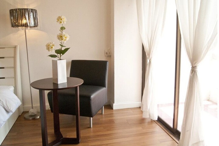 Room 13 of 19